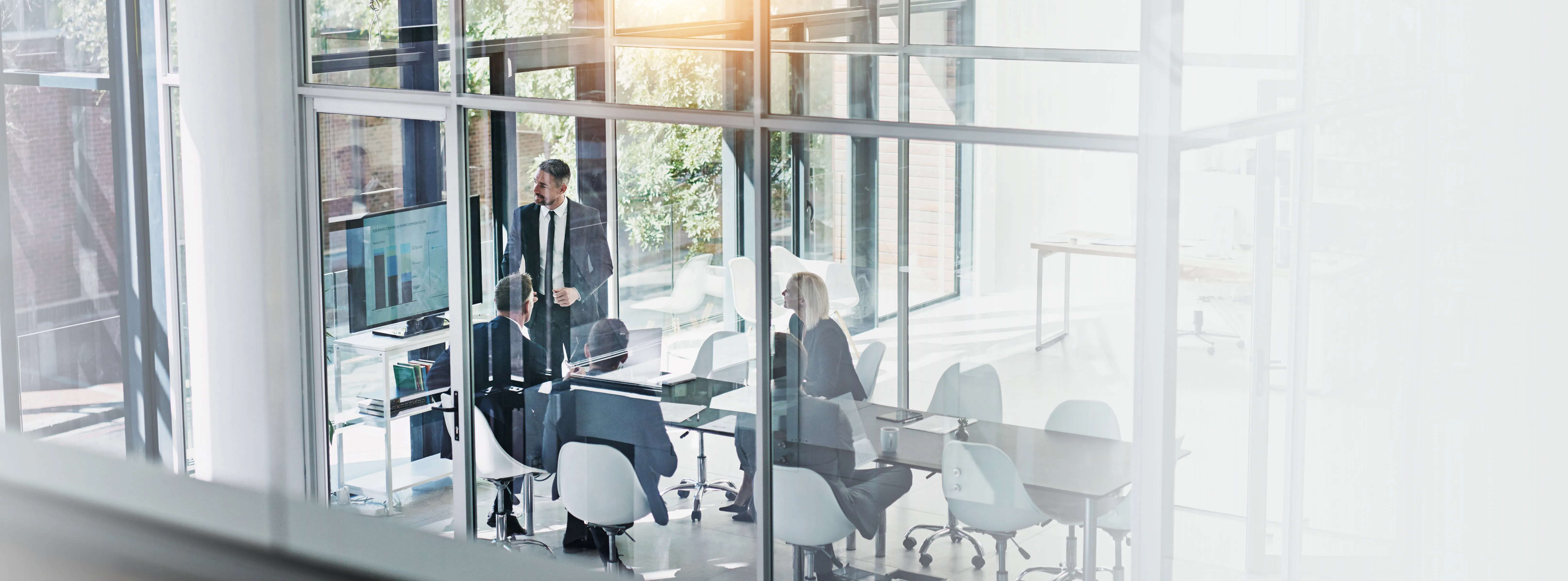 YLU CPA Fractional CFO services helping Vancouver business owners review profit, cash flow, and margin reports